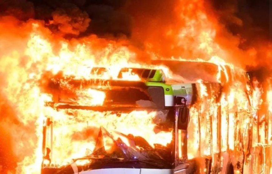 മദീനയ്ക്ക് സമീപം ബസ്സും ഇന്ധന ടാങ്കറും കൂട്ടിയിടിച്ച് 11 കുട്ടികൾ ഉൾപ്പെടെ 42 ഇന്ത്യൻ തീർത്ഥാടകർ മരണപ്പെട്ടു