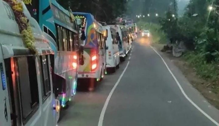 എരുമേലിയിൽ ഗതാഗത കുരുക്കിന് പരിഹാരമില്ല, വാഹനങ്ങൾ ഇഴഞ്ഞു നീങ്ങുന്ന അവസ്ഥ.  ജനങ്ങളും തീർഥാടകരും വലയുന്നു