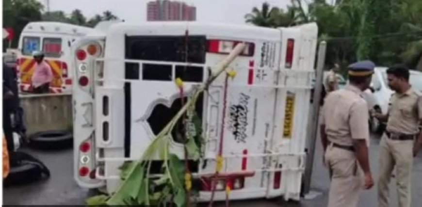 ശബരിമല തീർത്ഥാടകർ സഞ്ചരിച്ച വാഹനം അപകടത്തിൽപ്പെട്ടു.