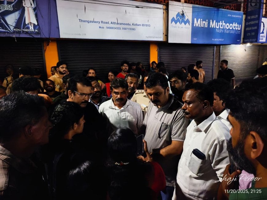 കലക്ടറേറ്റിന് സമീപം ആൽത്തറമൂട്ടിൽ തീപിടുത്തം നടന്ന സ്ഥലത്ത് സന്ദർശിച്ച സ്ഥിതിഗതികൾ വിലയിരുത്തുന്ന ജില്ലാ കലക്ടർ എൻ ദേവീദാസ്