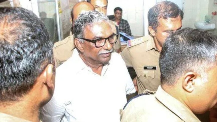 *ശബരിമല സ്വർണക്കവർച്ച കേസ്; പന്ത്രണ്ട് മണിക്കൂറിലേറെ നീണ്ട പരിശോധന, എ പത്മകുമാറിന്റെ വീട്ടിലെ എസ്ഐടിയുടെ പരിശോധന പൂർത്തിയായി, നിർണ്ണായക രേഖകൾ ലഭിച്ചതായി സൂചന*