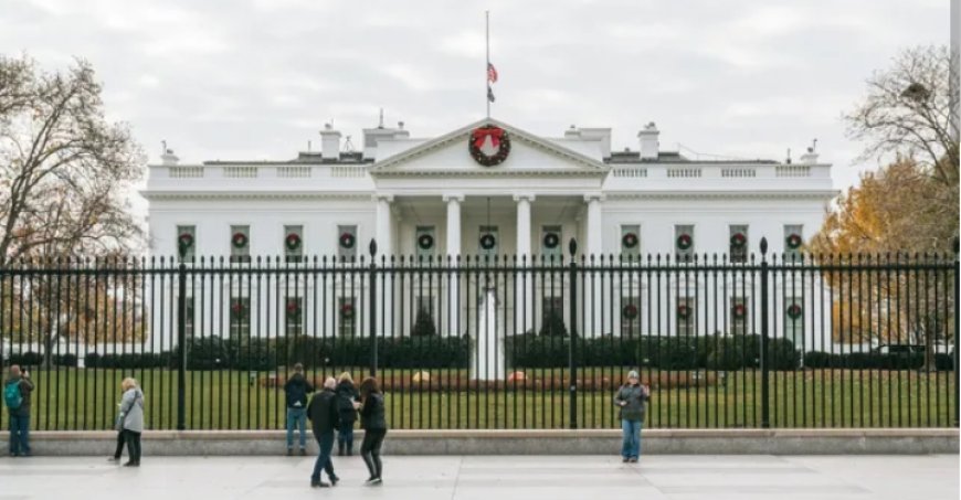 വൈറ്റ് ഹൗസിനു സമീപം വെടിവയ്പ്. രണ്ട് സൈനികർക്ക് ഗുരുതര പരിക്ക്. അക്രമി അഫ്ഗാൻ സ്വദേശിയെന്ന് സൂചന