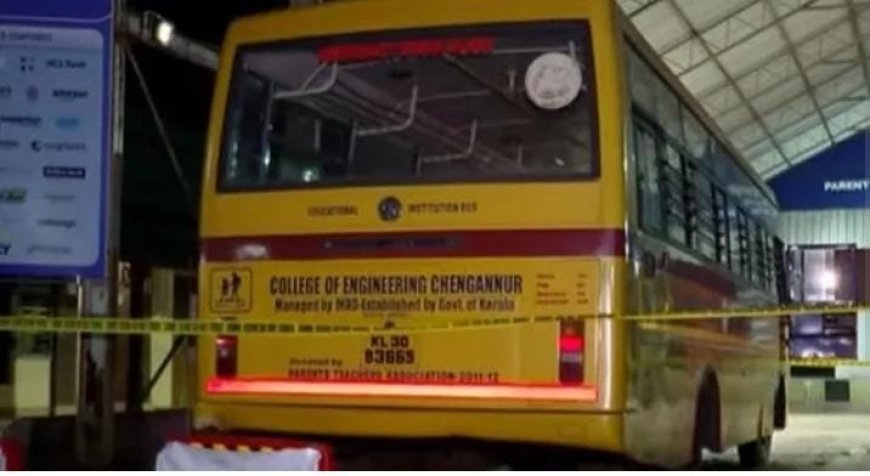 ചെങ്ങന്നൂർ ഐഎച്ച്ആർഡി കോളജിൽ ബസ് അറ്റകുറ്റപണിക്കിടെ ഉണ്ടായ പൊട്ടിത്തെറിയിൽ മെക്കാനിക്കിന് ദാരുണ മരണം. അമിതമായി ചൂടായി എൻജിന്റെ ടർബോ ഭാഗം പൊട്ടിത്തെറിച്ചതായാണ് പ്രാഥമിക നിഗമനം