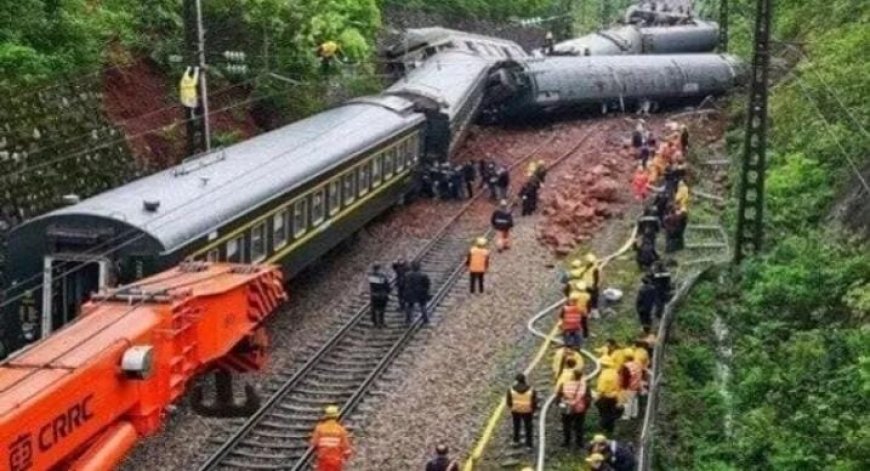 ചൈനയിൽ പരീക്ഷണ ഓട്ടത്തിനിടെ ട്രെയിൻ പാഞ്ഞു കയറി. 11 റെയിൽവേ ജീവനക്കാർ മരിച്ചു. അപകടം ഭൂചലനങ്ങൾ രേഖപ്പെടുത്തുന്നതിനായി സ്ഥാപിച്ച ഉപകരണങ്ങളുടെ പ്രവർത്തനം പരീക്ഷിക്കുന്നതിനിടെ