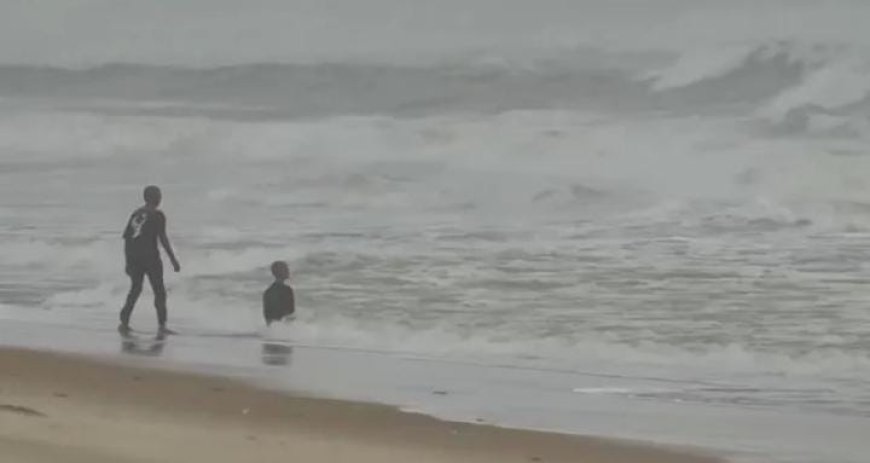 ദിത്വാ ചുഴലിക്കാറ്റ്: തമിഴ്‌നാട്ടിൽ മഴയുമായി ബന്ധപ്പെട്ട അപകടങ്ങളിൽ മൂന്ന് പേർ മരിച്ചു; 57,000 ഹെക്ടർ കൃഷിഭൂമി നശിച്ചു