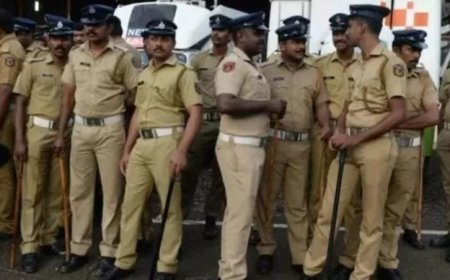 മുഖ്യമന്ത്രിയുടെ ഔദ്യോഗിക വസതിയായ ക്ലിഫ് ഹൗസിന് ബോംബ് വെച്ച് തകർക്കുമെന്ന് ഭീഷണി. ഇരട്ട സ്ഫോടനം നടത്തുമെന്ന സന്ദേശം എത്തിയത് ഇമെയിൽ വഴി.നേരത്തെ വഞ്ചിയൂർ കോടതി, പൊലീസ് ആസ്ഥാനം, ശ്രീപത്മനാഭസ്വാമി ക്ഷേത്രം എന്നിവ ബോംബ് വച്ച് തകർക്കുമെന്നും ഇമെയിൽ വഴി ഭീഷണി സന്ദേശം ലഭിച്ചിരുന്നു