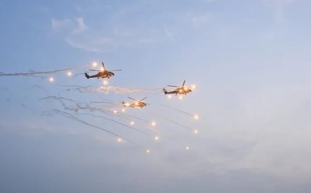 ശംഖുമുഖത്ത് ആകാശവും കടലും സമന്യയിപ്പിച്ച വിസ്മയക്കാഴ്ച; ഇന്ത്യൻ നാവിക സേനയുടെ കരുത്ത് വിളിച്ചോതി ഓപ്പറേഷൻ ഡെമോ