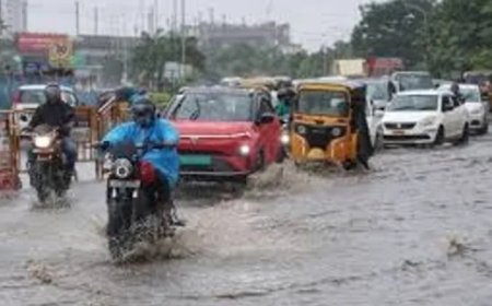 കനത്ത മഴ:  ചെന്നൈയിലും  തിരുവള്ളൂരും പ്രളയ മുന്നറിയിപ്പ്.  തങ്കച്ചിമഠത്തിലെ ജനവാസ കേന്ദ്ര ഒറ്റപ്പെട്ടു.  വിദ്യാഭ്യാസ സ്ഥാപനങ്ങൾ  ക്ക് അവധി