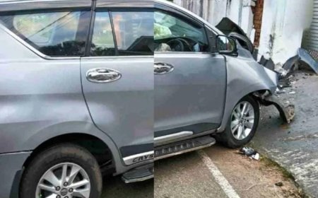 ശബരിമല തീർഥാടകരുടെ കാർ നിയന്ത്രണംവിട്ട് മതിലിൽ ഇടിച്ചു; നാലുപേർക്ക് പരിക്ക്