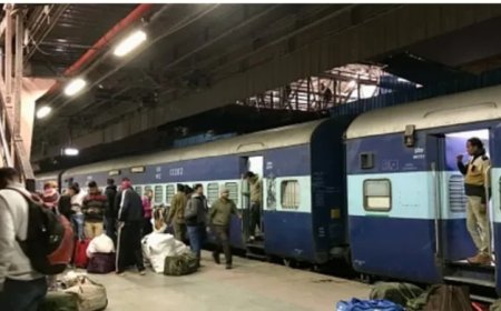 തിരുവനന്തപുരത്ത് ഓടുന്ന ട്രെയിനിന് നേരെ കല്ലേറ്. പേട്ടയ്ക്ക് സമീപത്ത് വച്ച് മാവേലി എക്സ്പ്രസിന് നേരെ ആക്രമണം