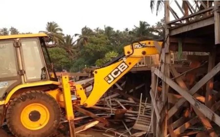 ഗോവയിലെ അർപോറയിൽ 25 പേരുടെ മരണത്തിനിടയാക്കിയ തീപിടുത്തത്തിന് കാരണമായ 'ബിർച്ച് ബൈ റോമിയോ ലെയ്ൻ' പൊളിച്ചുമാറ്റി