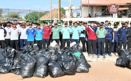 *ശുചീകരണ യജ്ഞവുമായി നാവികസേന ശംഖുമുഖം ബീച്ചിൽ* 