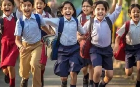 *അവധിക്കാലത്ത് ക്ലാസുകൾ നടത്തുന്നതിനെതിരെ കർശന നിലപാട് വ്യക്തമാക്കി വിദ്യാഭ്യാസ മന്ത്രി വി ശിവൻകുട്ടി.* 