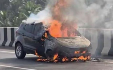 ദേശീയപാതയിൽ വട്ടപ്പാറ വയഡക്ടിൽ ഓടിക്കൊണ്ടിരിക്കെ കാര്‍ കത്തിനശിച്ചു: യാത്രക്കാര്‍ പുറത്തിറങ്ങിയതിനാൽ അപകടം ഒഴിവായി