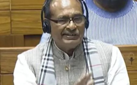 തൊഴിലുറപ്പ് പദ്ധതി ഭേദഗതി ബിൽ ലോക്സഭയിൽ അവതരിപ്പിച്ച് കേന്ദ്രസർക്കാർ. ബിൽ അവതരിപ്പിച്ചത് പ്രതിപക്ഷത്തിന്റെ എതിർപ്പ് മറികടന്ന്. പുതിയ ബില്ലിലൂടെ കൂടുതൽ നിയന്ത്രണം കേന്ദ്രത്തിന്