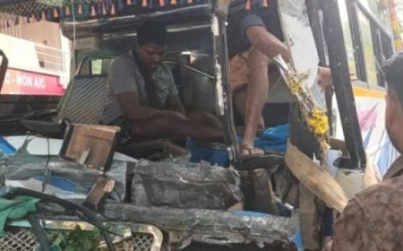 പത്തനംതിട്ടയിൽ ശബരിമല തീർഥാടകര്‍ സഞ്ചരിച്ച വാഹനം അപകടത്തിൽപ്പെട്ടു