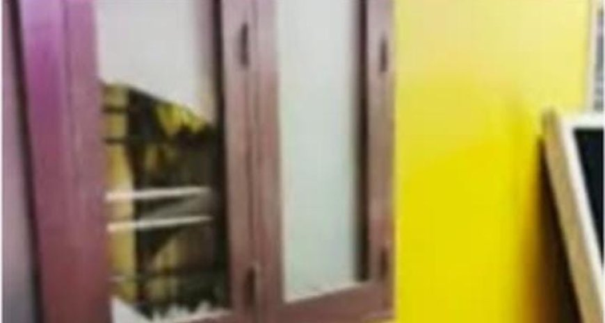 *തട്ടുകടയിലെ വഴക്ക്.. എസ്എൻഡിപി ഓഫീസ് ജനൽച്ചില്ല് തകർന്നു… ഡ്രൈവർ കാറുമായി മുങ്ങി*…