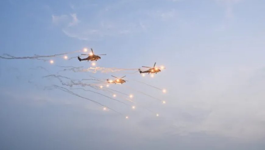 ശംഖുമുഖത്ത് ആകാശവും കടലും സമന്യയിപ്പിച്ച വിസ്മയക്കാഴ്ച; ഇന്ത്യൻ നാവിക സേനയുടെ കരുത്ത് വിളിച്ചോതി ഓപ്പറേഷൻ ഡെമോ