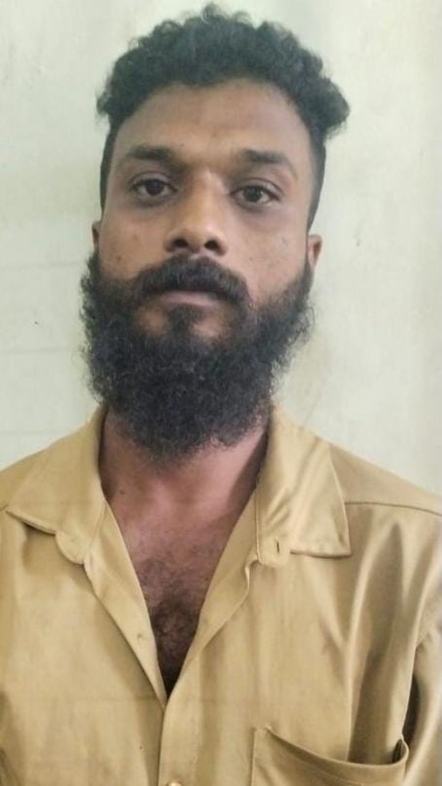 ഓട്ടോ പാർക്കിംഗ്  സംബന്ധിച്ചു തർക്കം ആവലാതിക്കാരന്റെ പല്ല് കൈകൊണ്ടു ഇടിച്ചു ഇളക്കി പ്രതി അറസ്റ്റിൽ  