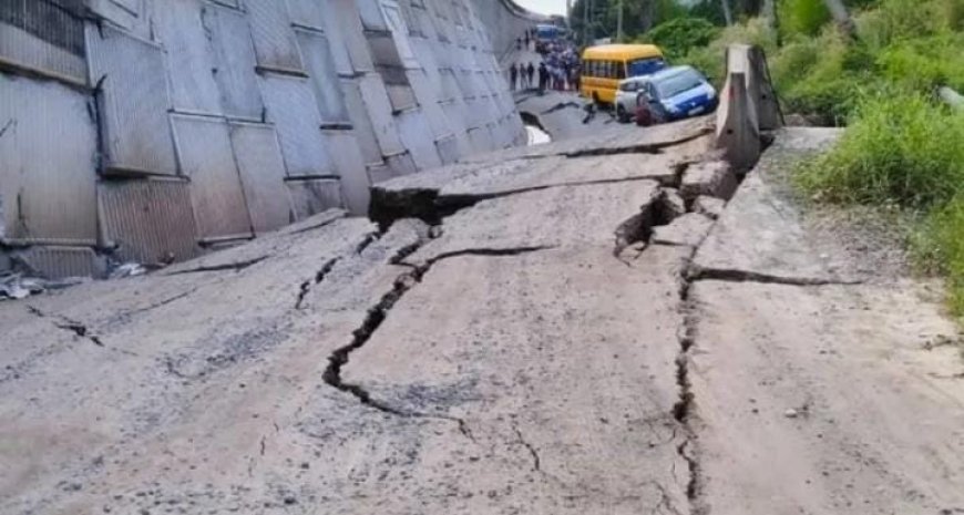 ദേശീയപാത ഇടിഞ്ഞുതാഴ്ന്ന സംഭവം. ഗതാഗത ക്രമീകരണങ്ങൾ ഏർപ്പെടുത്തിയതായി കൊല്ലം ജില്ലാ പൊലീസ് മേധാവി