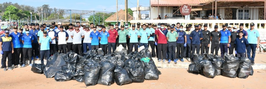 *ശുചീകരണ യജ്ഞവുമായി നാവികസേന ശംഖുമുഖം ബീച്ചിൽ* 