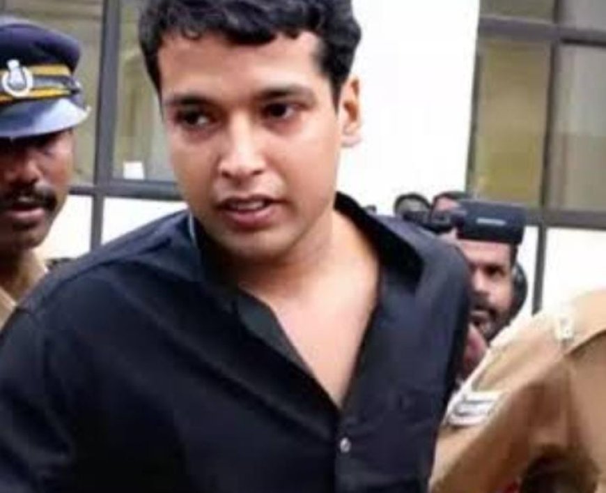 കുടുക്കിയത് മെമ്മറി കാർഡ്, രഹസ്യഫോൾഡറിൽ മറ്റ് സ്ത്രീകളുടെ ന​ഗ്നദൃശ്യങ്ങളും; പൾസർ സുനി സ്ഥിരം കുറ്റവാളിയെന്ന് പ്രോസിക്യൂഷൻ