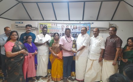 *ദേശീയമലയാളവേദിയുടെ സംഗീതസന്ധ്യയും, പുരസ്കാര വിതരണവും നടന്നു.മികച്ച മാധ്യമ പ്രവർത്തകനുള്ള പുരസ്‌കാരം കേരള ന്യൂസ്‌ മീഡിയറിപ്പോർട്ടർ ദൗലത് ഷാ ഏറ്റുവാങ്ങി.