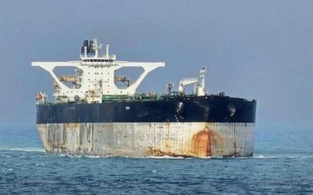 യുഎസ് പിടിച്ചെടുത്ത റഷ്യൻ പതാകയുള്ള എണ്ണക്കപ്പലിൽ മൂന്ന് ഇന്ത്യക്കാരും; ജീവനക്കാരെ മോചിപ്പിക്കണമെന്ന് യുഎസിനോട് ആവശ്യപ്പെട്ട് റഷ്യ നോർത്ത് അറ്റ്ലാന്റിക്കിൽ യുഎസ് പിടിച്ചെടുത്ത റഷ്യൻ പതാകയുള്ള എണ്ണ ടാങ്കറിൽ മൂന്ന് ഇന്ത്യക്കാരും ഉണ്ടെന്ന് വിവരം. അമേരിക്കൻ ഉപരോധം മറികടക്കാൻ ശ്രമിച്ചു എന്ന ആരോപണമുന്നയിച്ചായിരുന്നു റഷ്യൻ എണ്ണക്കപ്പലായ ‘മാരിനേര’ യുഎസ് സേന പിടിച്ചെടുത്തത്.