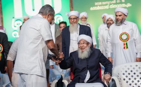 മനുഷ്യർക്കൊപ്പം’എന്ന ആശയം ഉയർത്തി കേരള മുസ്ലിം ജമാഅത്തിൻ്റെ നേതൃത്വത്തിൽ നടന്ന കേരള യാത്രയുടെ സമാപന സമ്മേളനം പിണറായി വിജയൻ ഉദ്ഘാടനം ചെയ്തു. കേരളത്തിന്റെ മതനിരപേക്ഷ മനസ്സിനെ കൂടുതൽ കരുത്തുറ്റതാക്കാനുള്ള ഒരു വലിയ മുന്നേറ്റത്തിനാണ് ഇന്ന് സമാപനമായത്. സ്നേഹവും ഐക്യവും മുറുകെപ്പിടിക്കേണ്ട ഒരു കാലഘട്ടത്തിൽ ഏറെ പ്രസക്തമാണ് ഈ പരിപാടി ഉയർത്തിയ സന്ദേശങ്ങൾ. 