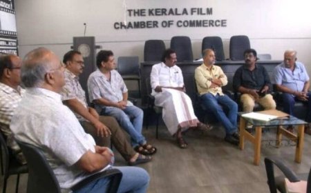 ആവശ്യങ്ങളിൽ അനുകൂലമായ നിലപാട് എടുക്കുമെന്ന ഉറപ്പ്; മന്ത്രിയുമായുള്ള ചർച്ചക്ക് പിന്നാലെ സൂചനാ സമരത്തിൽ നിന്നും പിന്മാറി സിനിമാ സംഘടനകൾ