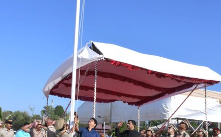 *വർണാഭമായി റിപ്പബ്ലിക് ദിനാഘോഷം; ഗവർണർ ദേശീയ പതാക ഉയർത്തി അഭിവാദ്യം സ്വീകരിച്ചു*