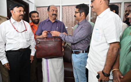 *സർക്കാർ ജീവനക്കാർ കാത്തിരുന്ന പ്രഖ്യാപനം; ശമ്പള പരിഷ്കരണത്തിനായി കമ്മീഷന്‍ പ്രഖ്യാപിച്ച് സംസ്ഥാന ബജറ്റ്, ഡിഎ കുടിശ്ശിക പൂർണ്ണമായും നൽകുമെന്ന് ധനമന്ത്രി* 