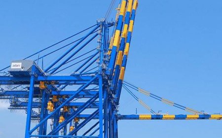 വിഴിഞ്ഞം ഒരു തുറമുഖം മാത്രമല്ല. അത് താൽപര്യങ്ങളുടെ ഏറ്റുമുട്ടലാണ്. ഓരോ വാദത്തിനും പിന്നിൽ ഒരു സത്യവും ഒരു ഭയവും ഒളിഞ്ഞിരിക്കുന്നു