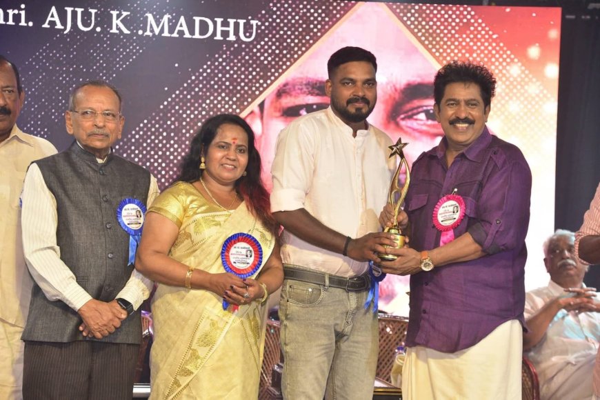 ജെ.സി ഡാനിയേൽ പുരസ്കാരം ഏറ്റുവാങ്ങി സാമൂഹ്യ പ്രവർത്തകൻ അജു കെ മധു 