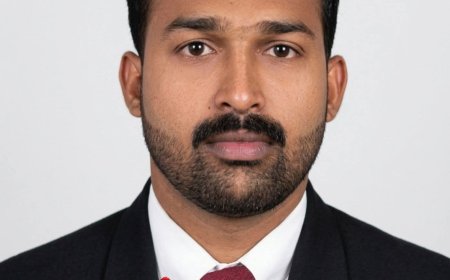 2 മണി ഷിഫ്റ്റിലെ ജോലിക്കായി തിരക്കിട്ട് യാത്ര, കാര്‍ പൊടുന്നനെ നിയന്ത്രണം വിട്ട് മരത്തിലിടിച്ചു. അപകടത്തില്‍ മുക്കൂട്ടുതറ സ്വദേശി ടിജോ ജോസ് തോമസിന് ദാരുണാന്ത്യം. ഭാര്യ അഞ്ജുവും പിഞ്ചുകുഞ്ഞും തനിച്ചായി, വിക്ടോറിയയെ നടുക്കിയ ദുരന്തം...