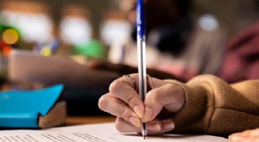 പ്ലസ് ടു പരീക്ഷയില്‍ ആള്‍മാറാട്ടം ; വിദ്യാർത്ഥിക്ക് പകരം പരീക്ഷ എഴുതാൻ വന്നത് 20-കാരൻ