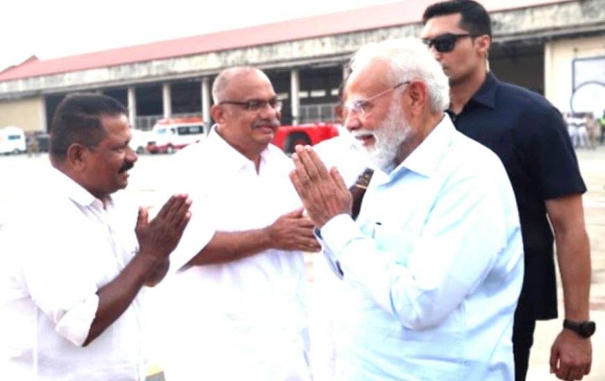 ഫോട്ടോ:കേരളത്തിലെ തിരഞ്ഞെടുപ്പ് പ്രചരണവുമായി ബന്ധപ്പെട്ട് നെടുമ്പാശ്ശേരി വിമാനത്താവളത്തിലെത്തിയ പ്രധാനമന്ത്രി നരേന്ദ്രമോദിയെ എൻ ഡി എ ഘടകകക്ഷിയായ  ജെഎസ്പി പാർട്ടിയുടെ സംസ്ഥാന അധ്യക്ഷൻ മുണ്ടേല പ്രസാദ് സ്വീകരിച്ചപ്പോൾ.