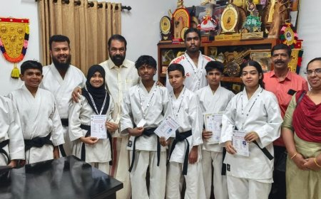 എൽ.ഡി. എഫ് സ്ഥാനാർത്ഥി വി.ശിവൻ കുട്ടി മെയ്റോ മാർഷ്യൽ കരാട്ടെ ബ്ലാക്ക് ബെൽറ്റ് സർട്ടിഫിക്കറ്റുകൾ വിതരണം ചെയ്തു! 