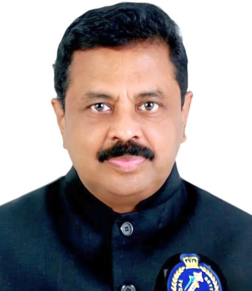 കേരള ന്യൂസ്‌ മീഡിയ    ഫോട്ടോ :സീനിയർ ചേമ്പർ ഇന്റർനാഷണൽ സംഘടനയുടെ ദേശീയ കോർഡിനേറ്റർ ആയി തിരഞ്ഞെടുക്കപ്പെട്ട എസ് ഡി സുരേഷ് ബാബു. ദേശീയ തലത്തിൽ  മികച്ച പ്രസിഡന്റായി തിരഞ്ഞെടുക്കപ്പെട്ട ഇദ്ദേഹം വൈക്കംലീജിയന്റെ ഇപ്പോഴത്തെ പ്രസിഡണ്ട് ആണ്.