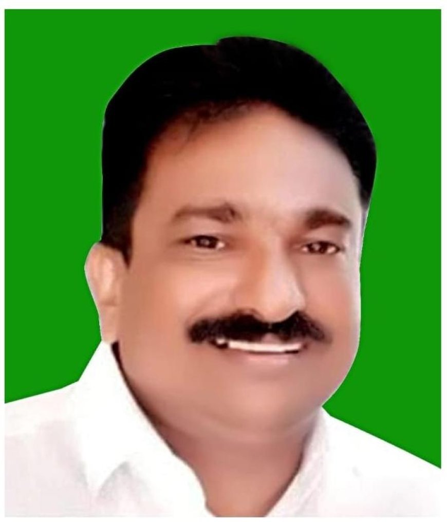 ഫ്രീലാൻസ് പത്രപ്രവർത്തക അസോസിയേഷൻ  സംസ്ഥാന ജനറൽ സെക്രട്ടറിയായി തെരഞ്ഞെടുക്കപ്പെട്ടമാന്നാനം സുരേഷ്. നിലവിൽ പ്രഭാതഭാരതം പത്രത്തിന്റെ ചീഫ് എഡിറ്ററും കോട്ടയം ജില്ലാ പ്രസിഡന്റ് കൂടിയാണ് ഇദ്ദേഹം.