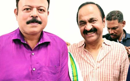 കേരള ന്യൂസ്‌ മീഡിയ      നിയുക്ത മുഖ്യമന്ത്രി വി ഡി സതീശന് ആശംസകൾ നേരുന്നതിനായി ചലച്ചിത്ര പിന്നണി ഗായകൻ പട്ടം സനിത്ത് കൻ്റോൺമെൻ്റ് ഹൗസിൽ എത്തിയപ്പോൾ.