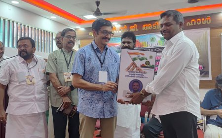 തിരുവനന്തപുരം :സ്വാതന്ത്ര്യ ദിനാഘോഷത്തിന്റെ ഭാഗമായി ഫ്രീഡം ഫിഫ്റ്റി ഏർപ്പെടുത്തിയ മാധ്യമ പുരസ്‌കാരം ദി പീപ്പിൾ ന്യൂസ്‌ റിപ്പോർട്ടർ ദൗ ലത് ഷാ ക്ക് (റിപ്പോർട്ടർ കേരള ന്യൂസ്‌ മീഡിയ,സിറ്റി വോയിസ് )തിരുവിതാംകൂർ രാജകുടുംബാംഗം ആദിത്യ വർമ്മ സമ്മാനിക്കുന്നു.