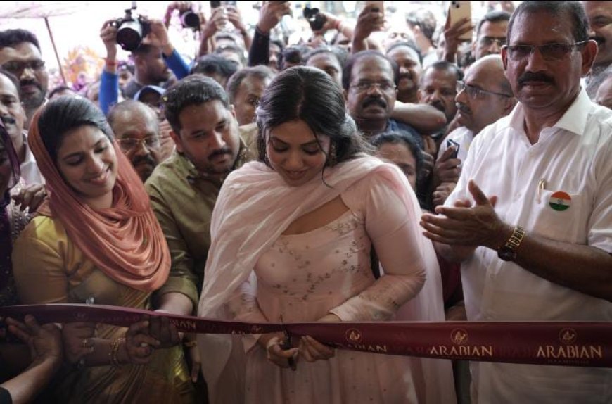ഡയമണ്ട് ആഭരണങ്ങള്‍ക്കായി ആലംകോട് അറേബ്യന്‍ സിഗ്നേച്ചര്‍ ഷോറൂമിന്റെ പ്രവർത്തനമാരംഭിച്ചു.
